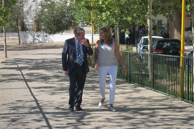 Susana Díaz junto al alcalde de Alcaudete, Valeriano Martín | EUROPA PRESS ep susana diaz juntoalcaldealcaudete valeriano martin