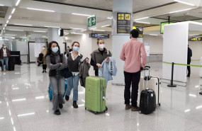 ep un dispositivo de controles de pcr en el aeropuerto de palma de mallorca islas baleares a 20 de