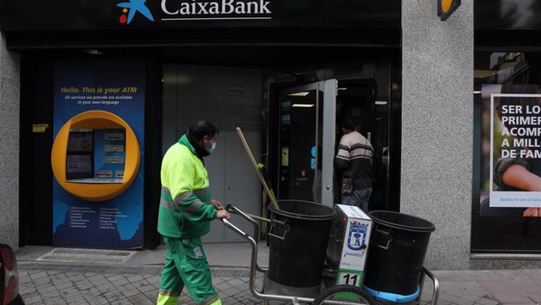 ep una oficina de caixabank en madrid a 22 de abril de 2021 en madrid espana la direccion de