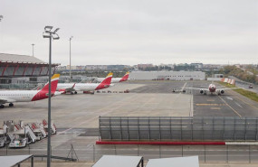 ep varios aviones en el aeropuerto adolfo suarez madrid barajas