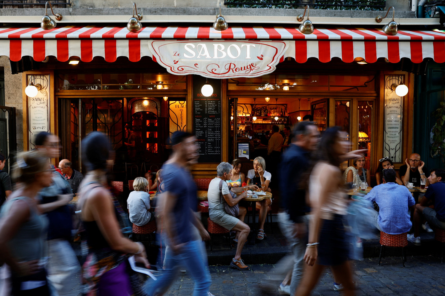 france la banque de france table sur un ralentissement de la croissance au troi sieme trimestre a 0 3 20241030083318 