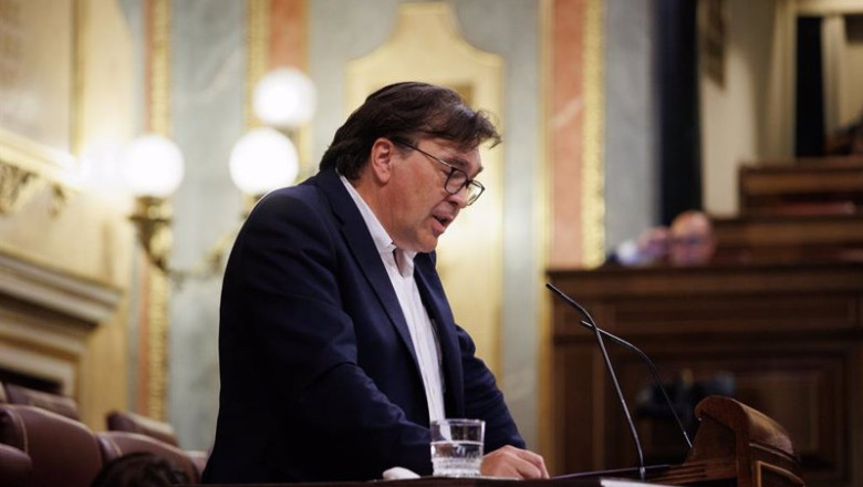 ep archivo el diputado de teruel existe tomas guitarte interviene durante una sesion plenaria en ep archivo el diputado de teruel existe tomas guitarte interviene durante una sesion plenaria en