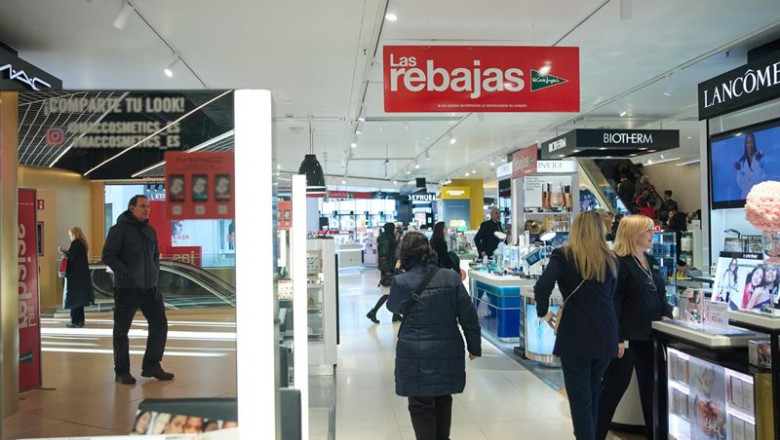 ep archivo   gente comprando en un gran almacen
