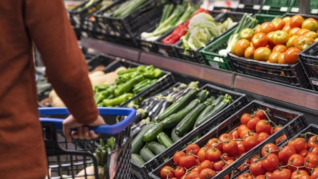 ep archivo   lineal de fruta y verdura de un supermercado