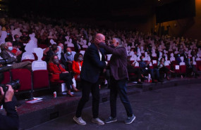 ep archivo   los lideres de ccoo unai sordo i y de ugt pepe alvarez d se abrazan en la inauguracion