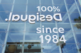ep archivo - nuevo logo de desigual en sus oficinas de barcelona