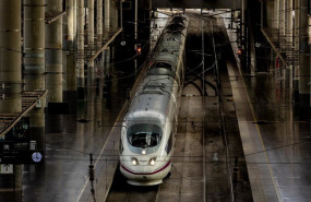 ep archivo   un tren en la estacion de atocha a 31 de octubre de 2024 en madrid espana