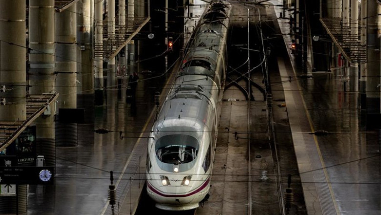 Archivo - Un tren en la estación de Atocha, a 31 de octubre de 2024, en Madrid (España) | Eduardo Parra - Europa Press - Archivo ep archivo un tren en la estacion de atocha a 31 de octubre de 2024 en madrid espana
