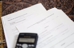 ep archivo una calculadora sobre un contrato de compraventa de vivienda ep archivo una calculadora sobre un contrato de compraventa de vivienda
