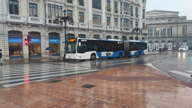 ep autobus urbano en el centro de oviedo ep autobus urbano en el centro de oviedo