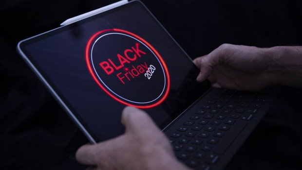 ep cartel publicitario del black friday en ventas online en sevilla andalucia espana a 20 de