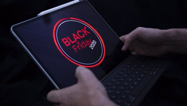 ep cartel publicitario del black friday en ventas online en sevilla andalucia espana a 20 de ep cartel publicitario del black friday en ventas online en sevilla andalucia espana a 20 de
