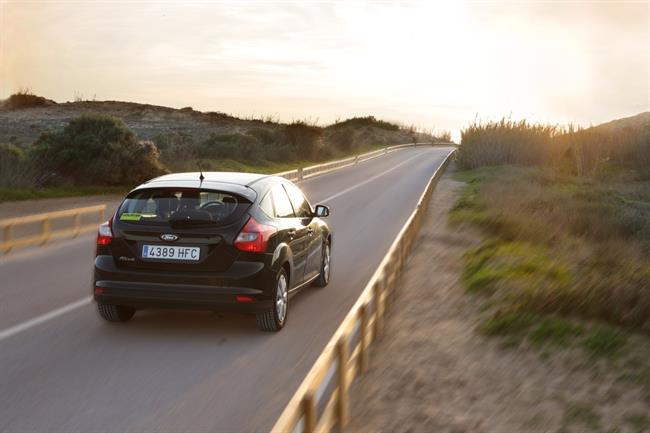 Coche en una carretera | GOLDCAR ep cocheuna carretera