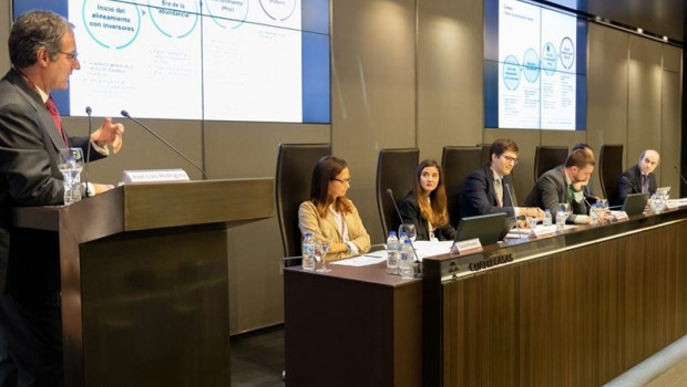 ep economia- santamaria cuatrecasas adviertelos cambiosgobierno corporativola directivaaccionistas
