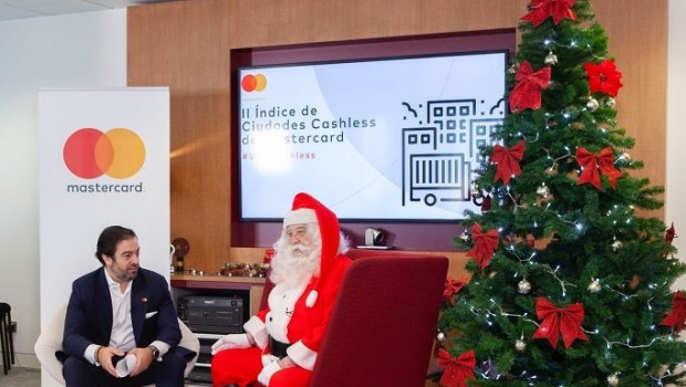ep el 77 de los espanoles prefiere pagar con tarjeta sus compras navidenas segun un estudio