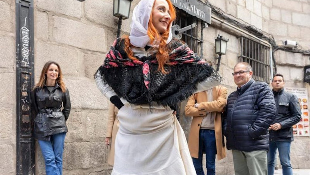 ep el ayuntamiento rinde homenaje a galdos con una placa en la latina donde situo el domicilio de su