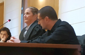 ep el condenado junto a su letrada durante una de las jornadas del juicio con jurado en la audiencia