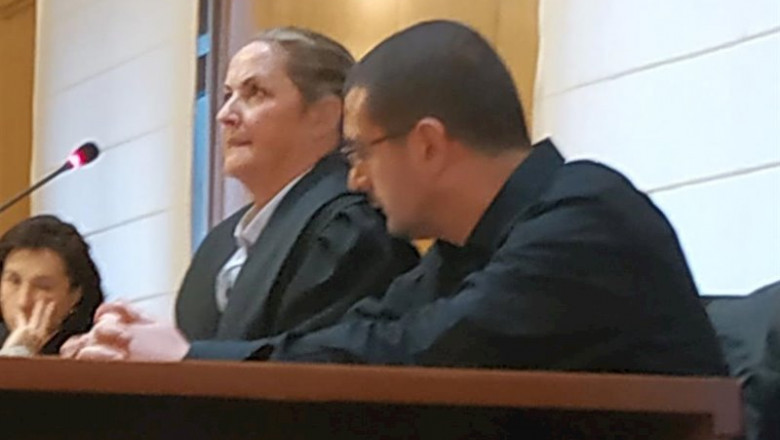 ep el condenado junto a su letrada durante una de las jornadas del juicio con jurado en la audiencia