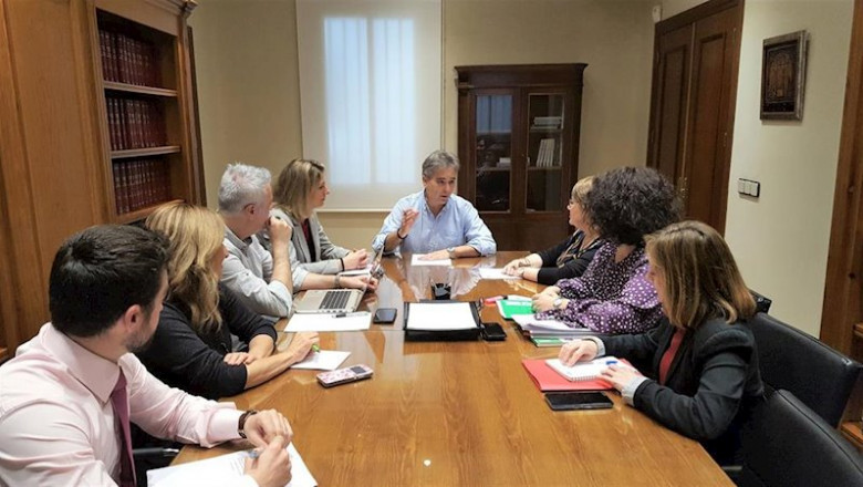 ep el presidente de satse manuel cascos junto al resto de miembros que forman parte de la comision