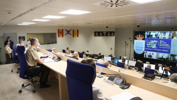 ep el rey felipe vi mantiene una videoconferencia con militares desde la base de retamares madrid