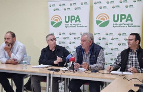 ep el secretario general de agricultura de upa ignacio huertas segundo por la izq junto al