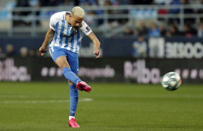 ep hicham boussefiane jugando con el malaga