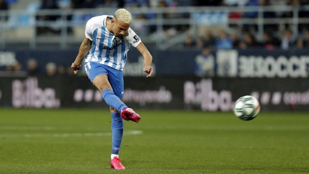 ep hicham boussefiane jugando con el malaga