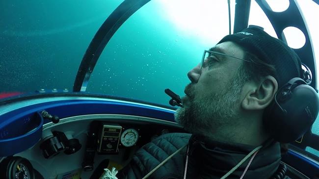 Javier Bardem en un submarino de Greenpeace en la Antártida | GREENPEACE ep javier bardemun submarinogreenpeacela antartida