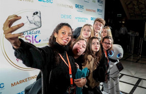 ep mas de mil jovenes se han cita en el teatro lope de vega de madrid para asistir a la quinta