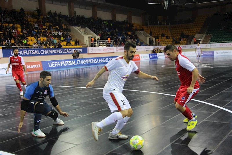 ep partido entre elpozo murcia y el pesaro en la futsal champions league