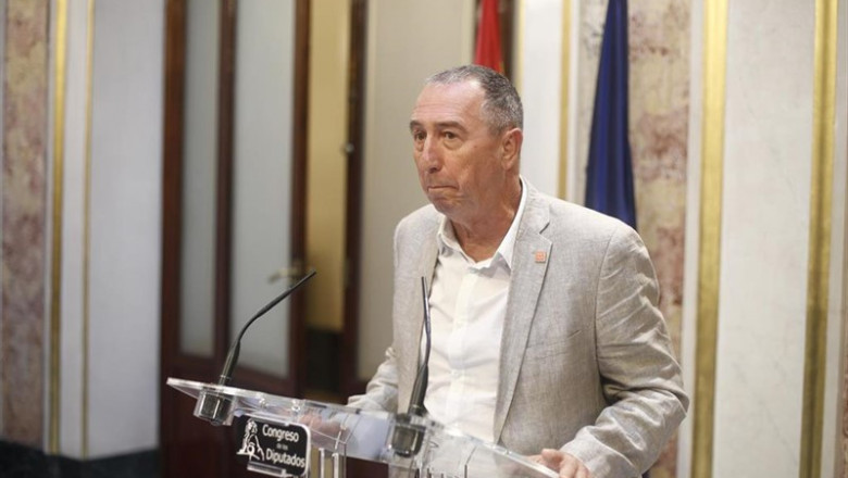 El portavoz de Compromís en el Congreso de los Diputados, Joan Baldoví, ofrece declaraciones a los medios de comunicación tras la segunda y definitiva votación fallida para la investidura del candidato socialista a la Presidencia del Gobierno. | Eduardo Parra - Europa Press ep portavozcompromiscongresolos diputados joan baldovi ofrece declaracioneslos medioscomunicacionla segundadefinitiva votacion fallidala investiduracandidato socialistala presidenciagobierno