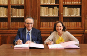 ep presidentela asociacionmediosinformacion ami javier moll ydirectora generalla biblioteca nacional ana santos foto fernando lopez garcia