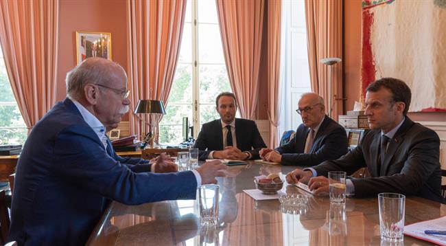 Representantes de Mercedes con el presidente de Francia | MERCEDES-BENZ ep representantesmercedespresidentefrancia