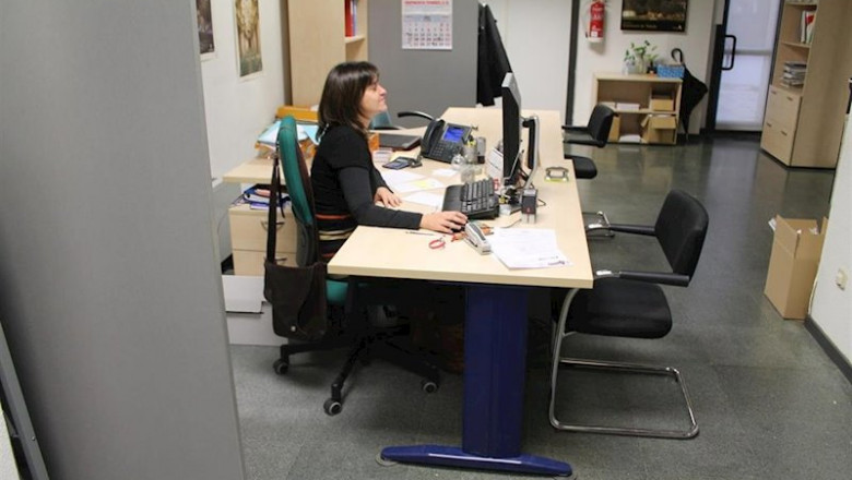 Trabajador en una oficina | EUROPA PRESS - Archivo ep trabajador en una oficina