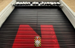 ep un cartel que dice fuera las casas de apuesta de nuestros barrios en el cierre de un local de