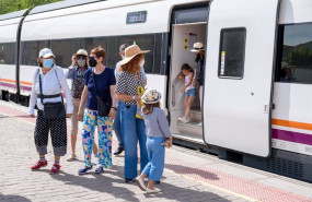 ep viajeros procedentes de madrid llegan a campo de criptana a 14 de mayo de 2022 en ciudad real