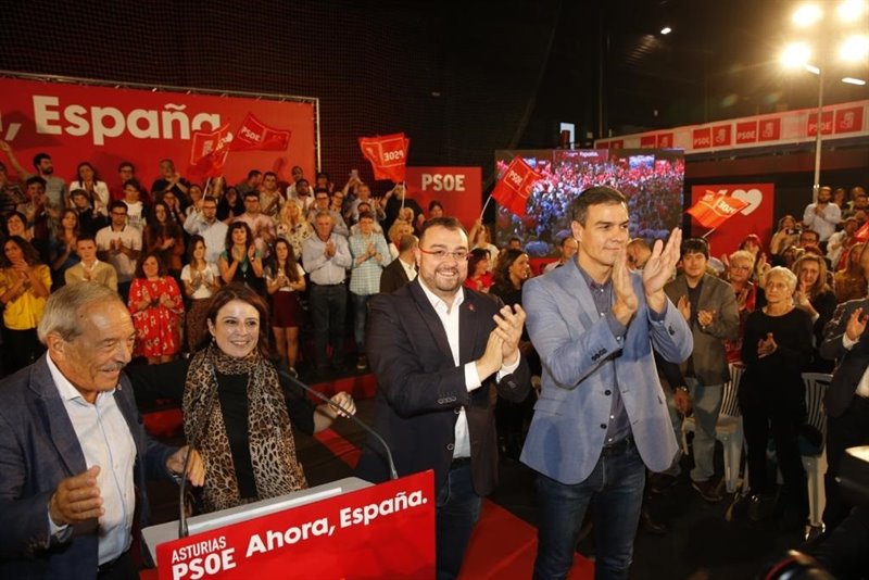 ep wenceslao lopez adriana lastra adrian barbon y pedro sanchez en un acto politico en oviedo