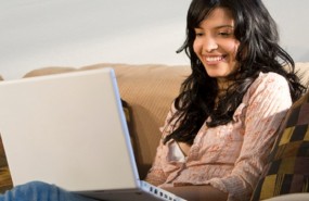 Chica mujer internet ordenador