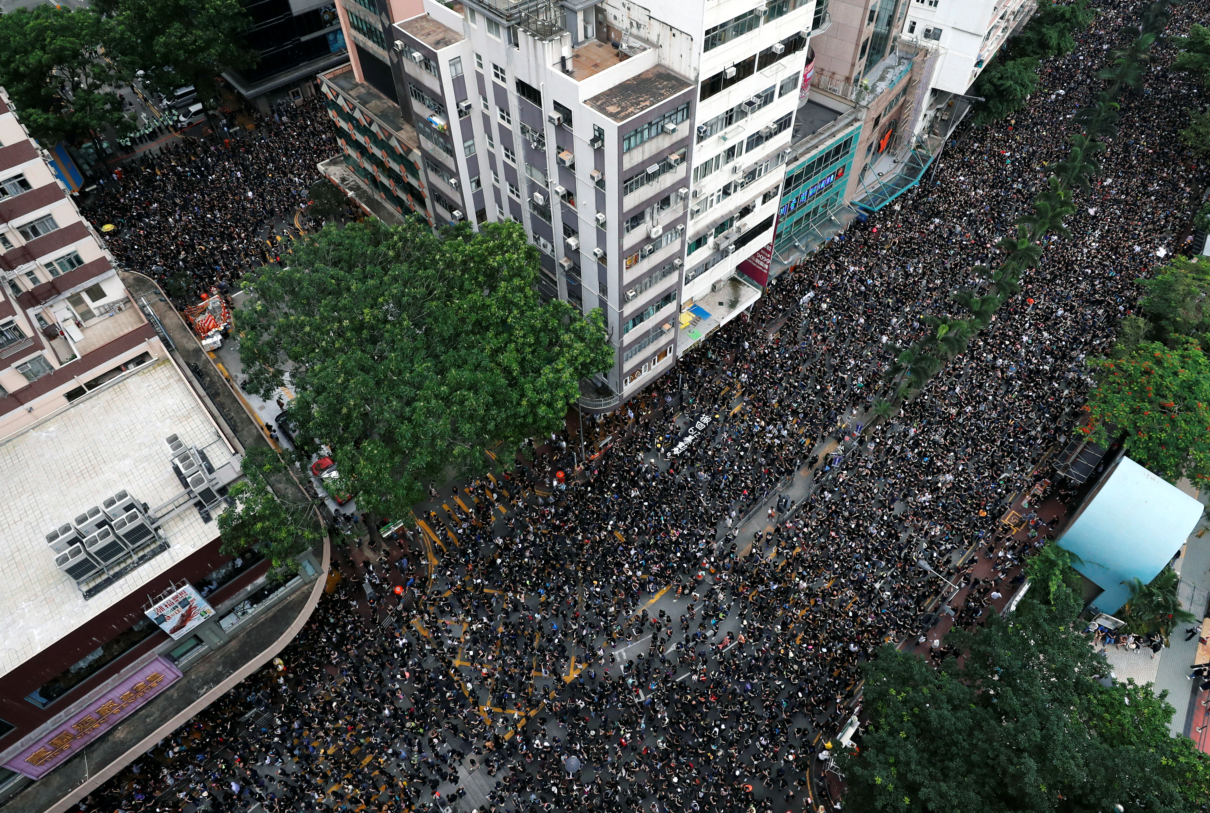 https://img1.s3wfg.com/web/img/images_uploaded/8/6/nouvelle-manifestation-a-hong-kong-appel-a-la-demission-de-lam.jpg