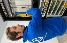 1644409826 t cnico revisando una olt 