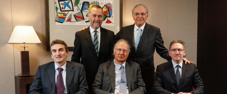 En la imagen, de pie, Javier Paso e Isidro Fainé (Presidente); sentados, Marcelino Armenter (director general de CriteriaCaixa), Alejandro García Bragado y Jaume Giró (director general de la Fundación Bancaria "la Caixa"). | CriteriaCaixa criteria caixa principal