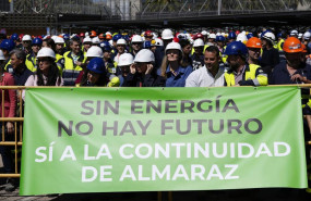 ep archivo   concentracion de trabajadores en la central nuclear de almaraz en una foto de archivo