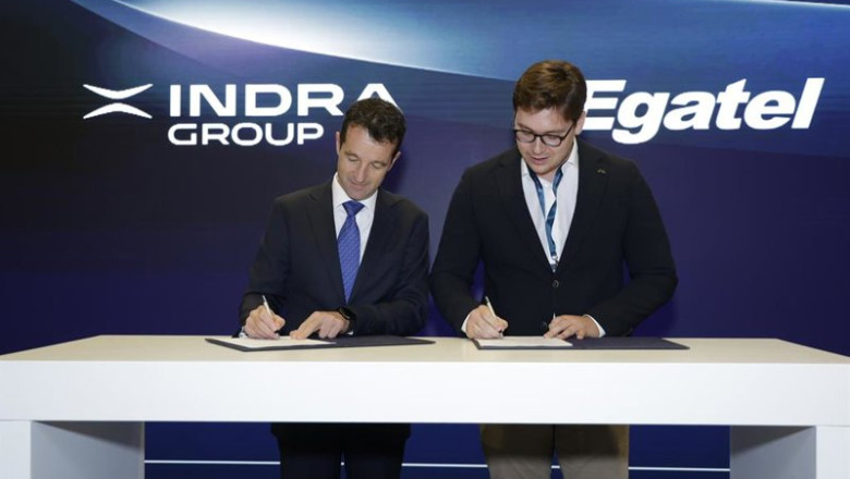 El presidente de Indra, Ángel Escribano, y el consejero delegado de Egatel, Yago Novoa | INDRA - Archivo ep archivo i d el presidente de indra angel escribano y el consejero delegado de egatel yago novoa
