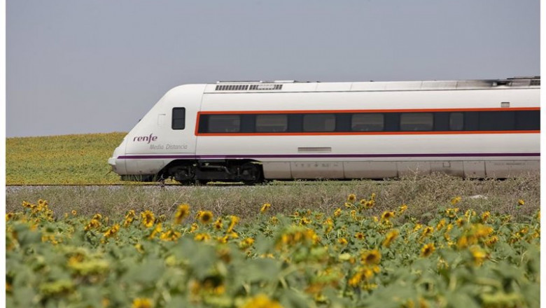 Archivo - RENFE-tren-vias-viaje-turismo | EUROPA PRESS/RENFE - Archivo ep archivo renfe tren vias viaje turismo