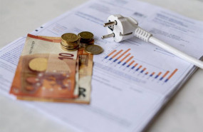 ep archivo   un cable dinero y una factura de la luz