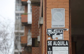 ep archivo   varios carteles de se alquila en la pared de un edificio en una imagen de archivo