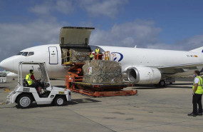 ep avion con material para combatir el coronavirus en canarias