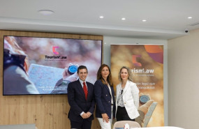 ep de izquierda a derecha hortensio santos abogado de tourism law m paz abad directora de tourism