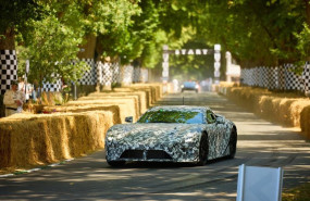 ep el lexus lfa concept debuta en movimiento en el festival de goodwood 17 anos despues del estreno