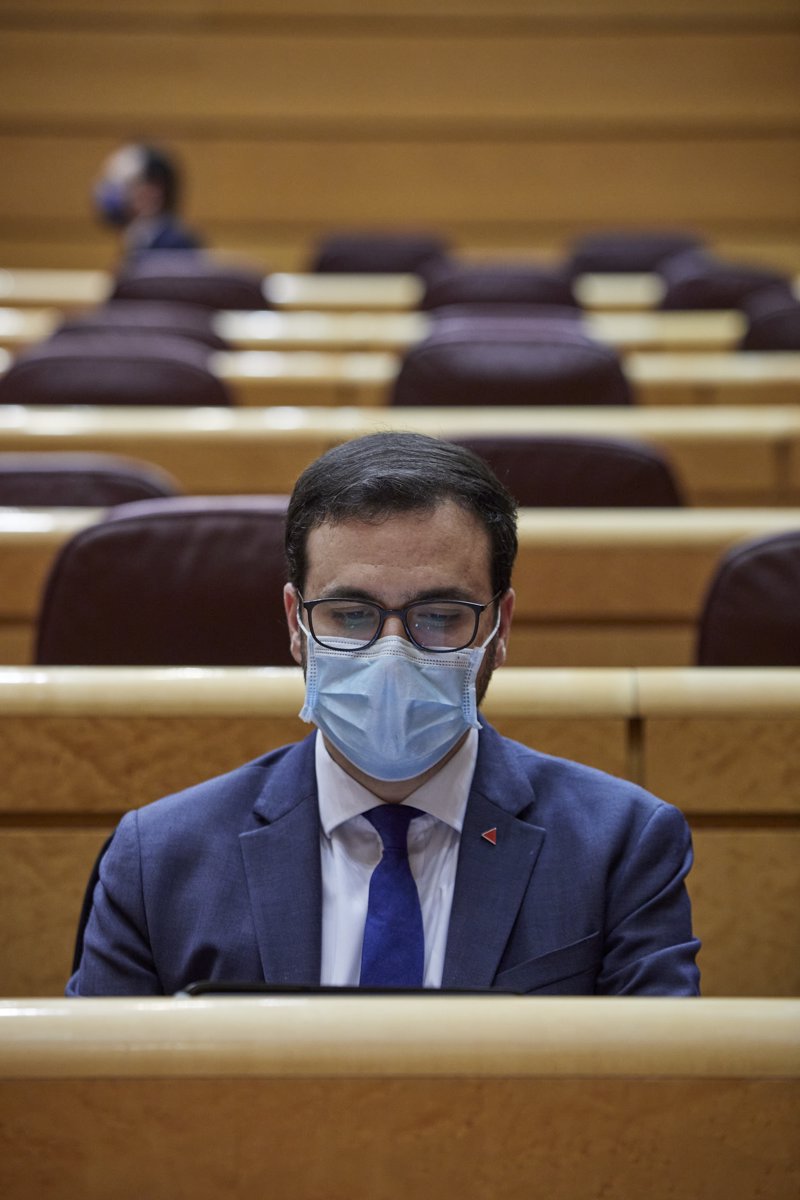 Garzón descarta abaratar el precio de la luz mediante una reducción del IVA